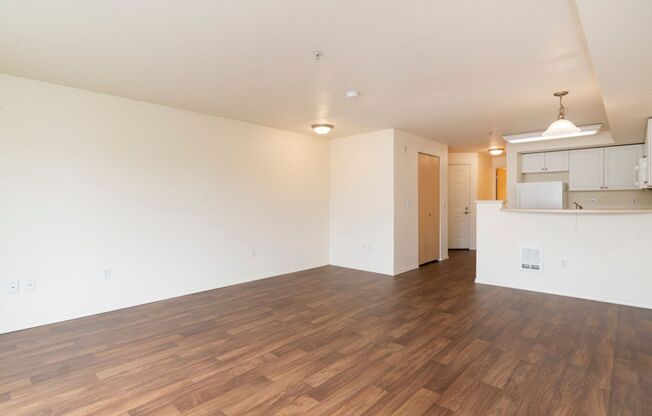 Studio, 1 bath, 542 sqft, $1,450, Unit #212
