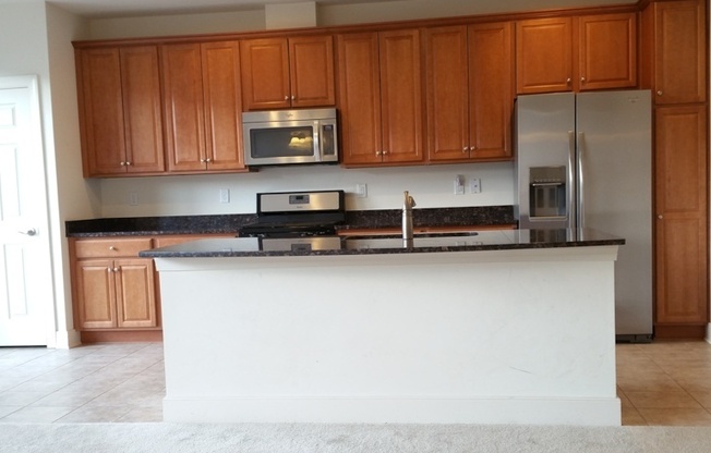 Huge 3BR 2.5 BA Condo in Gaithersburg!  Minutes from I-270!