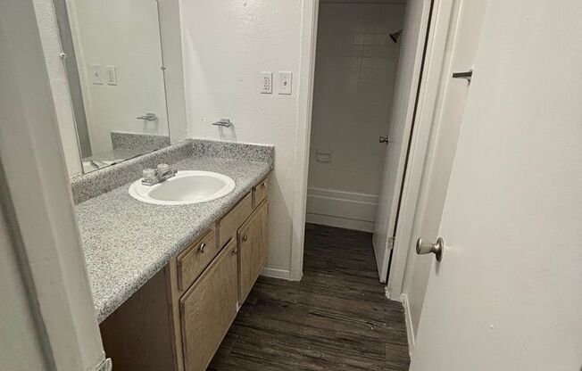 1 bed, 1 bath, 725 sqft, $1,300, Unit 1012