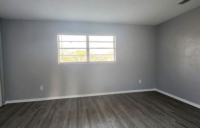 ** UNDER NEW MANAGEMENT **  1 Bedroom 1 Bath Apartment