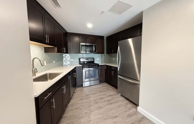 2 beds, 1 bath, 826 sqft, $2,500, Unit 410