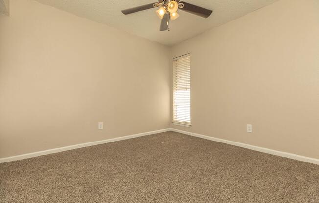3 beds, 2 baths, 1,250 sqft, $1,275