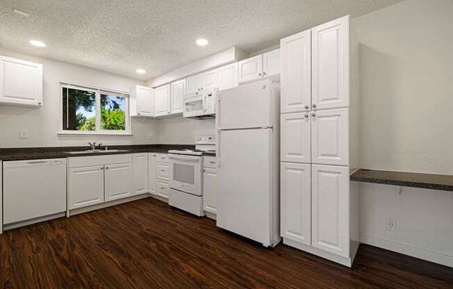 2 beds, 2 baths, 1,000 sqft, $1,575, Unit 045