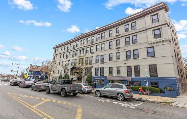 2300 18th Street NW Unit 207