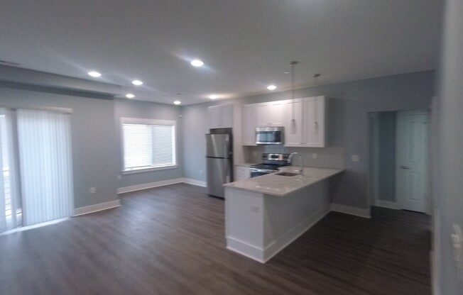 2 beds, 2 baths, 924 sqft, $1,850, Unit Unit 200