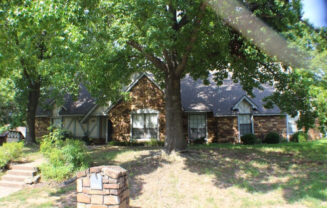 South Tulsa 4 bedroom with Pool!!!