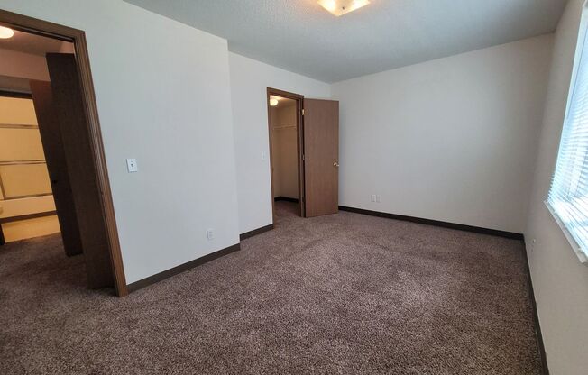 2 beds, 1 bath, $925, Unit 508