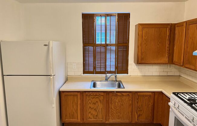 Spacious 3 Bedroom End Unit- Baltimore, MD