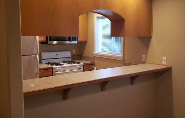 2 beds, 1 bath, $2,395