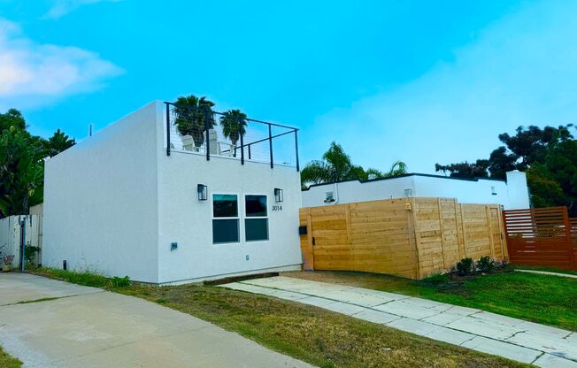 Welcome to your Contemporary Casita in the heart of Point Loma!