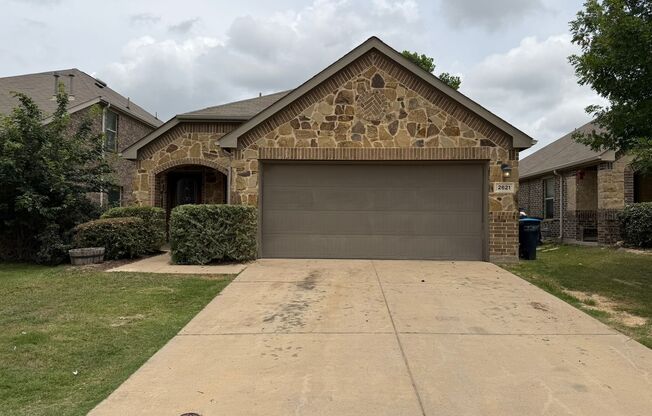Highly sought-after 4 BED & 2 BATH in North Fort Worth