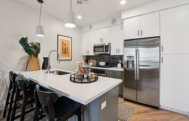 1 bed, 1 bath, 838 sqft, $1,749, Unit 524