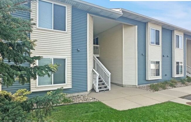 NEWLY UPDATED EXTERIOR SIDING & ROOFS FREE GARAGE, PRIVATE ENTRY, PETS, FULL SIZE WASH/DRY, PATIO/DECK, LAWN, MOVE IN SPECIAL