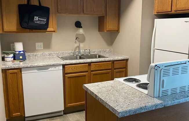 2 beds, 1 bath, 869 sqft, $1,159, Unit 12738A