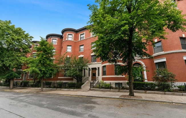2 beds, 1.5 baths, 1,024 sqft, $4,600, Unit 102