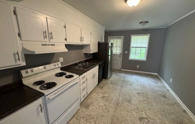 NO DEPOSIT REQUIRED!  $50 VISA GIFT CARD!! $10 APPLICATION FEES! MOVE IN SPECIAL THROUGH 5/31/25