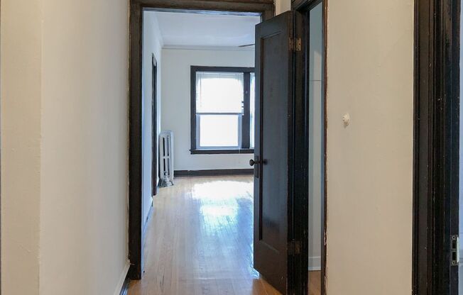 1 bed, 1 bath, 850 sqft, $1,595, Unit 2010-2A