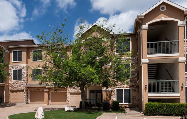 Exterior | Park at Monterey Oaks