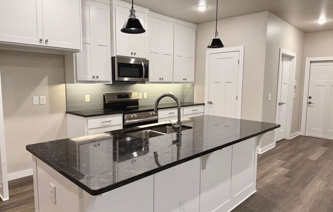 Large 2 Bed, 2 Bath in Beautifully Well-Maintained Neighborhood