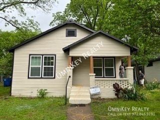 3 beds, 2 baths, 1,218 sqft, $1,400