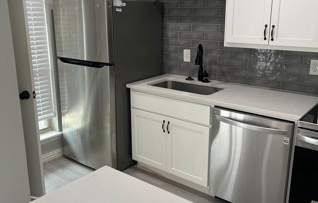 Newly Renovated One Bedroom Near SMU with ALL BILLS PAID!