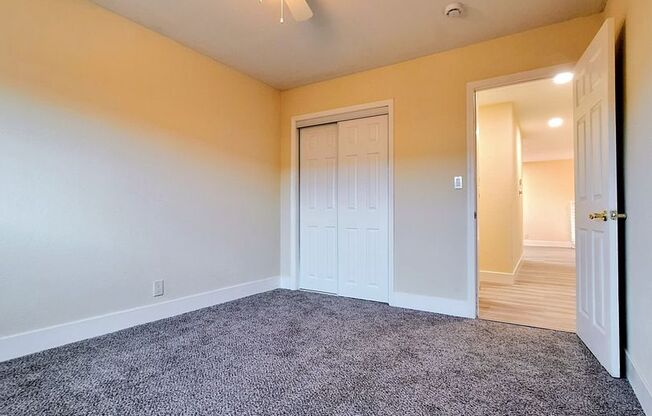 Refurbished 2bd House With Office & Exterior Laundry Room