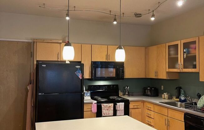 2 beds, 1 bath, 793 sqft, $1,900, Unit 207