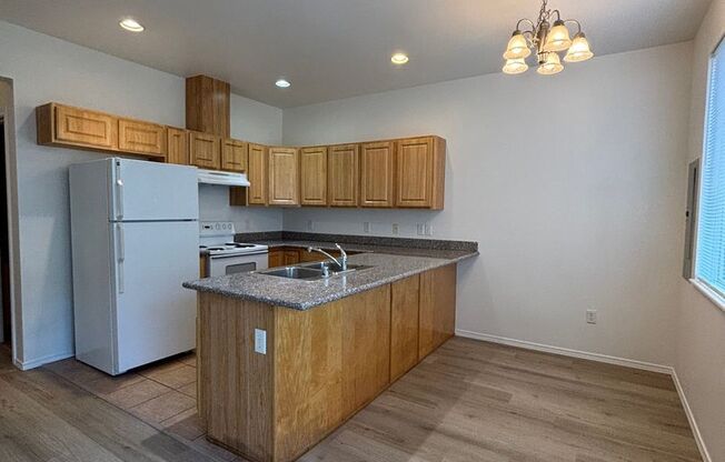 Pet Friendly 3 bedroom Townhouse!