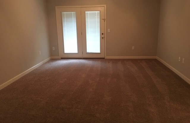 First Floor Condo in Cornelius-2 Bedrooms + Additional Flex Space with Door