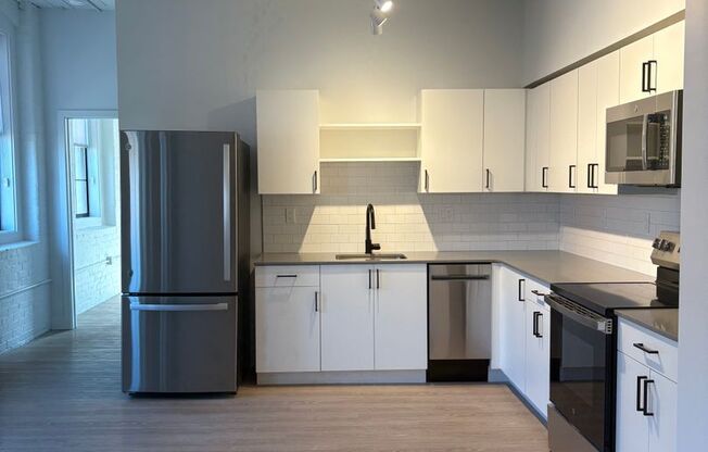 1 bed, 1 bath, 745 sqft, $2,375, Unit 405