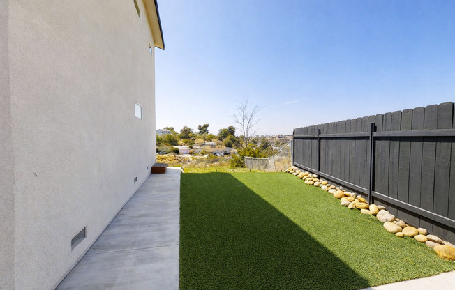 4Bed/2 Bath on Tipton!