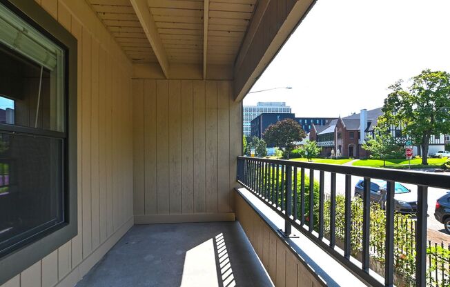 2 beds, 1 bath, $1,650, Unit 103