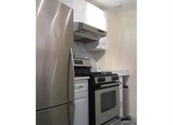 2 beds, 1.5 baths, 728 sqft, $3,250, Unit 303
