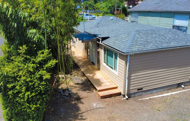 3 Bedroom, 1 Bathroom S. Eugene Home