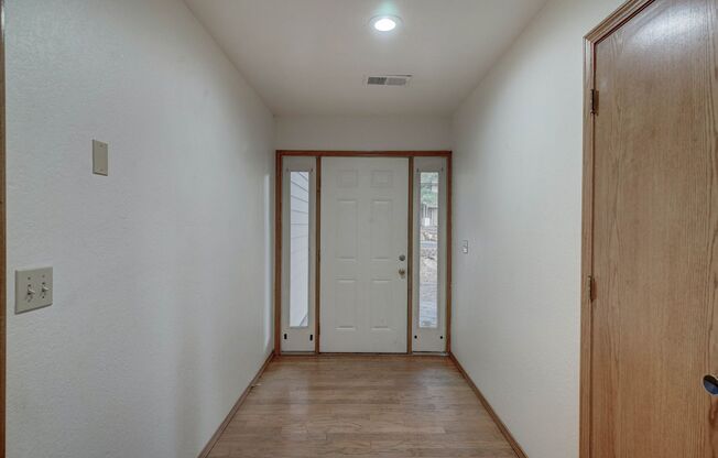 Furnished 3 Bedroom + 2 Bathroom + 2-Car Garage Home in Flagstaff (Short Term/Long Term Availability)