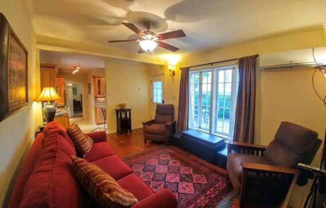 1 bed, 1 bath, 700 sqft, $4,950