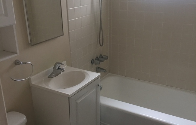 Studio, 1 bath, 325 sqft, $2,150, Unit 9