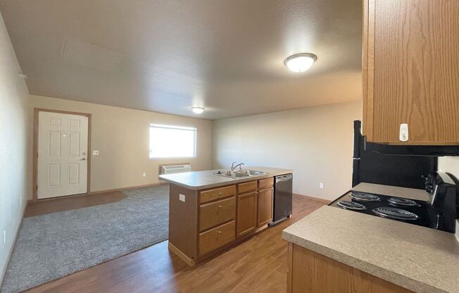 1 bed, 1 bath, $885, Unit 8