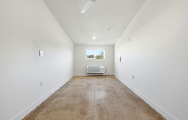 Studio, 1 bath, 290 sqft, $1,572, Unit 203-C