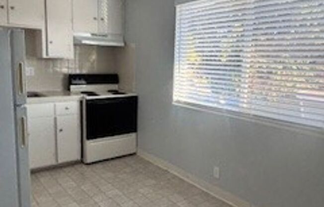 Lovely remodeled 2/1 4plex apartments