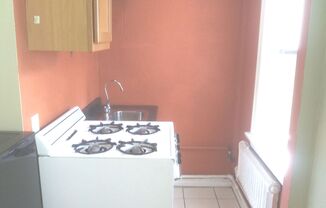 Studio, 1 bath, $700, Unit 11