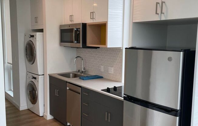Studio, 1 bath, 230 sqft, $1,215, Unit 208