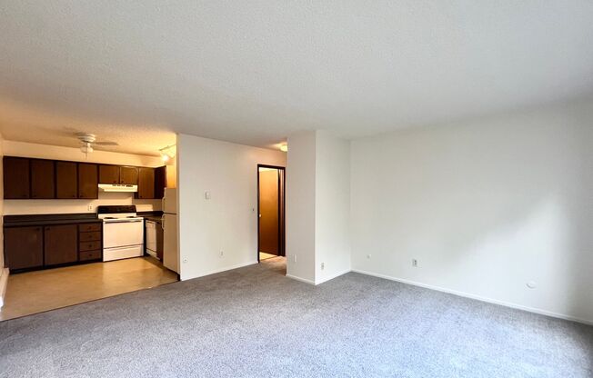 2 beds, 1 bath, 700 sqft, $1,275, Unit 415