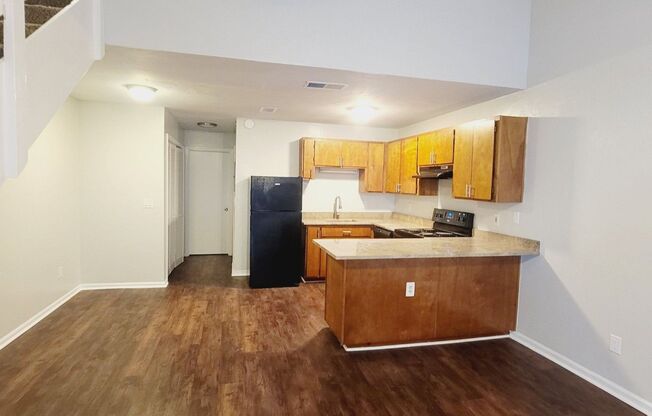 2 beds, 2 baths, $1,295, Unit Unit 18