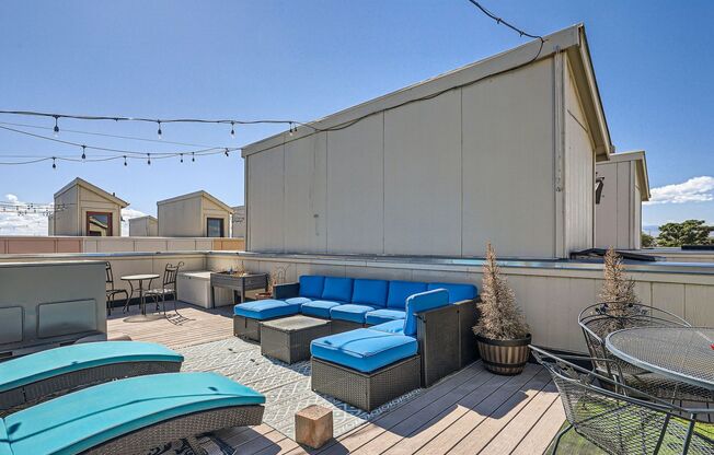 Skyline Serenity: 3 BDR with Rooftop Patio