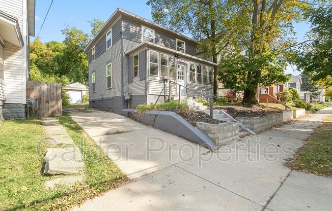 1021 Sherman St SE