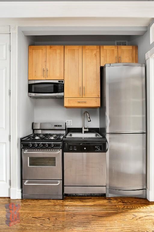 47 E 1st St