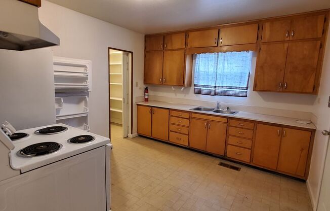 2 beds, 1 bath, $1,650