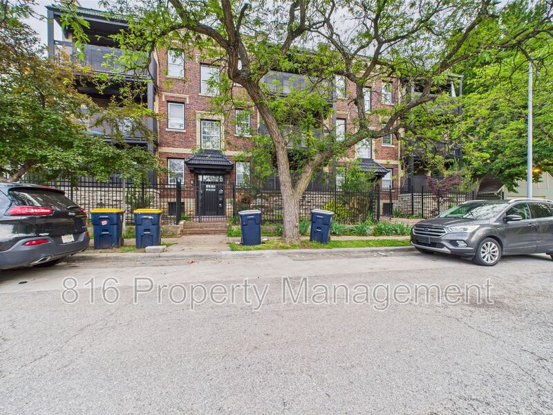 1106 E 40 ST