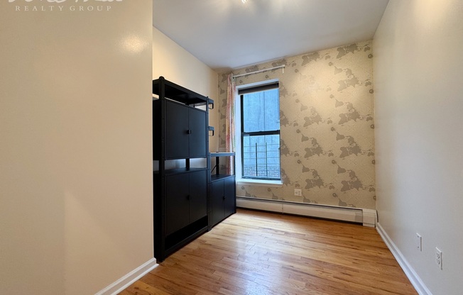536 W 163 ST